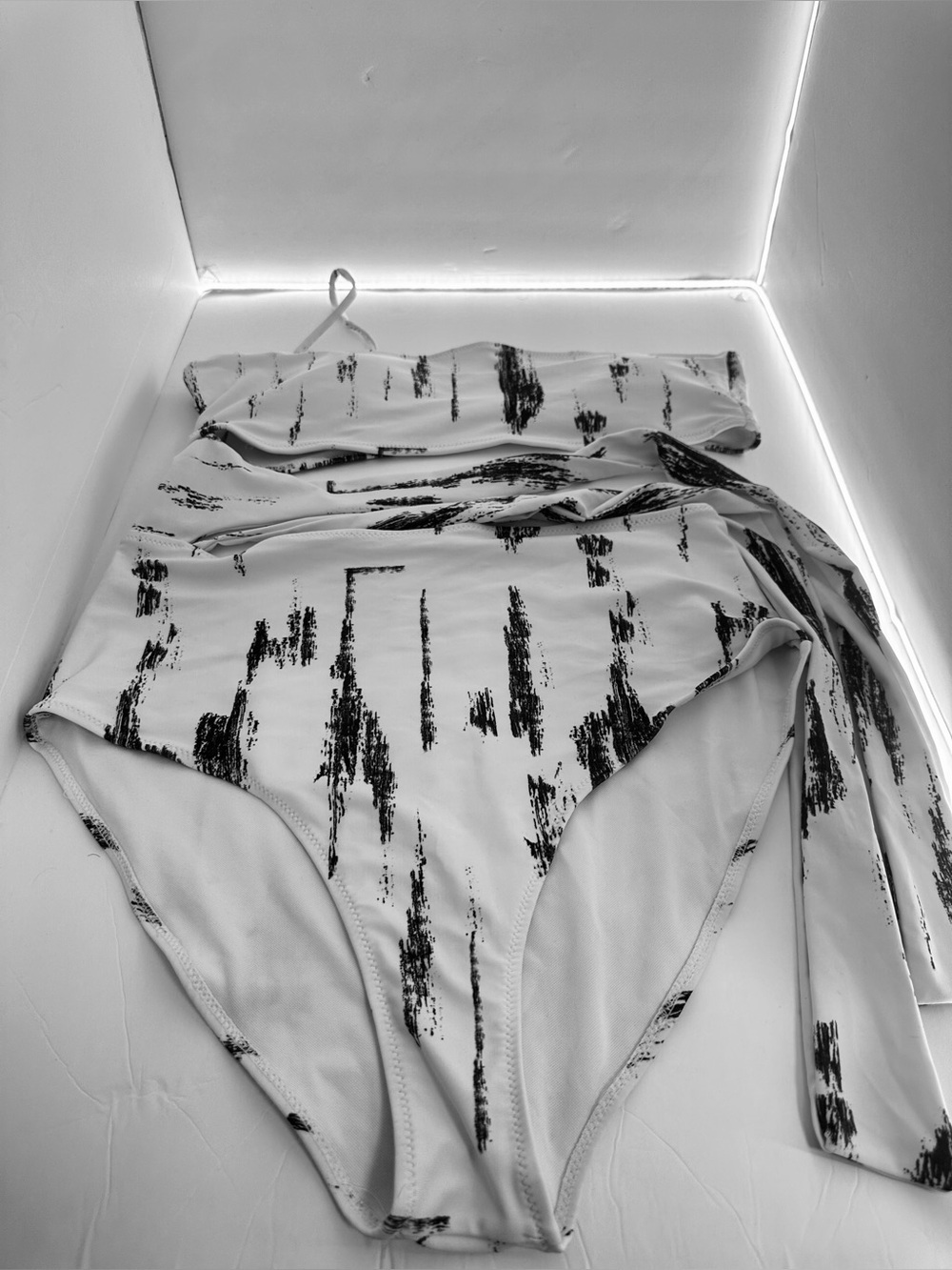 White & Black Abstract Print Bandeau High Waist Bikini Set XL | Strapless Tie